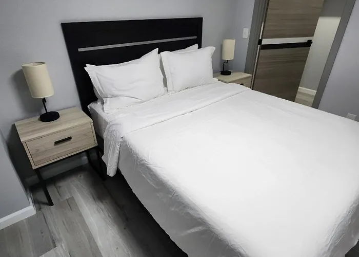 Quiet Modern Two Bedroom With Gym Apartahotel