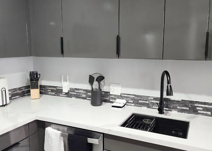 Apartahotel Quiet Modern Two Bedroom With Gym