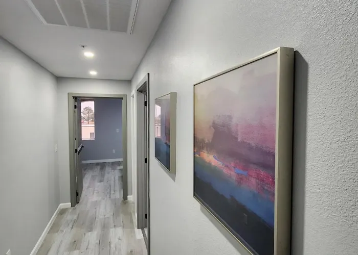 Quiet Modern Two Bedroom With Gym