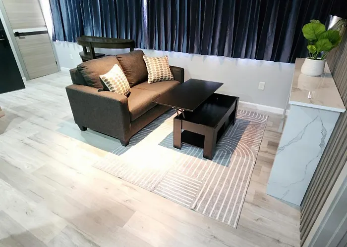 Quiet Modern Two Bedroom With Gym Apartahotel