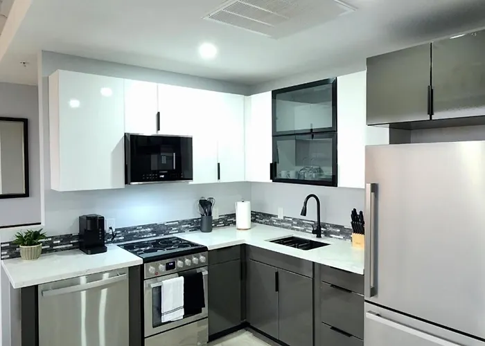 Quiet Modern Two Bedroom With Gym