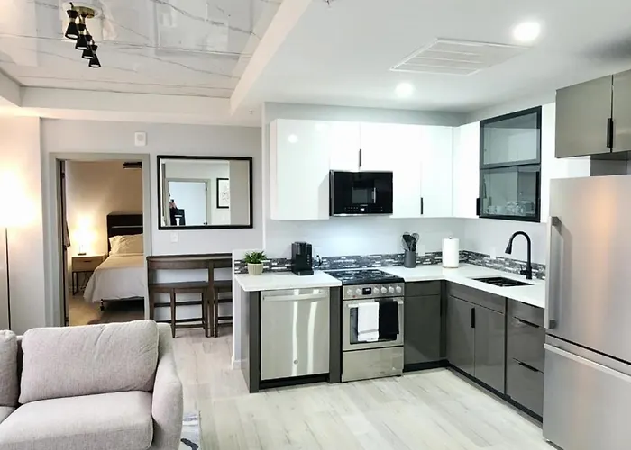 Quiet Modern Two Bedroom With Gym Apartahotel